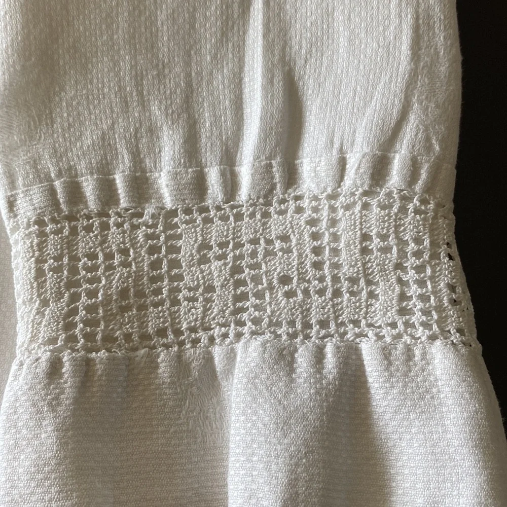 Beautiful Vintage Creamy White Crocheted Ruffled Edge Towel!